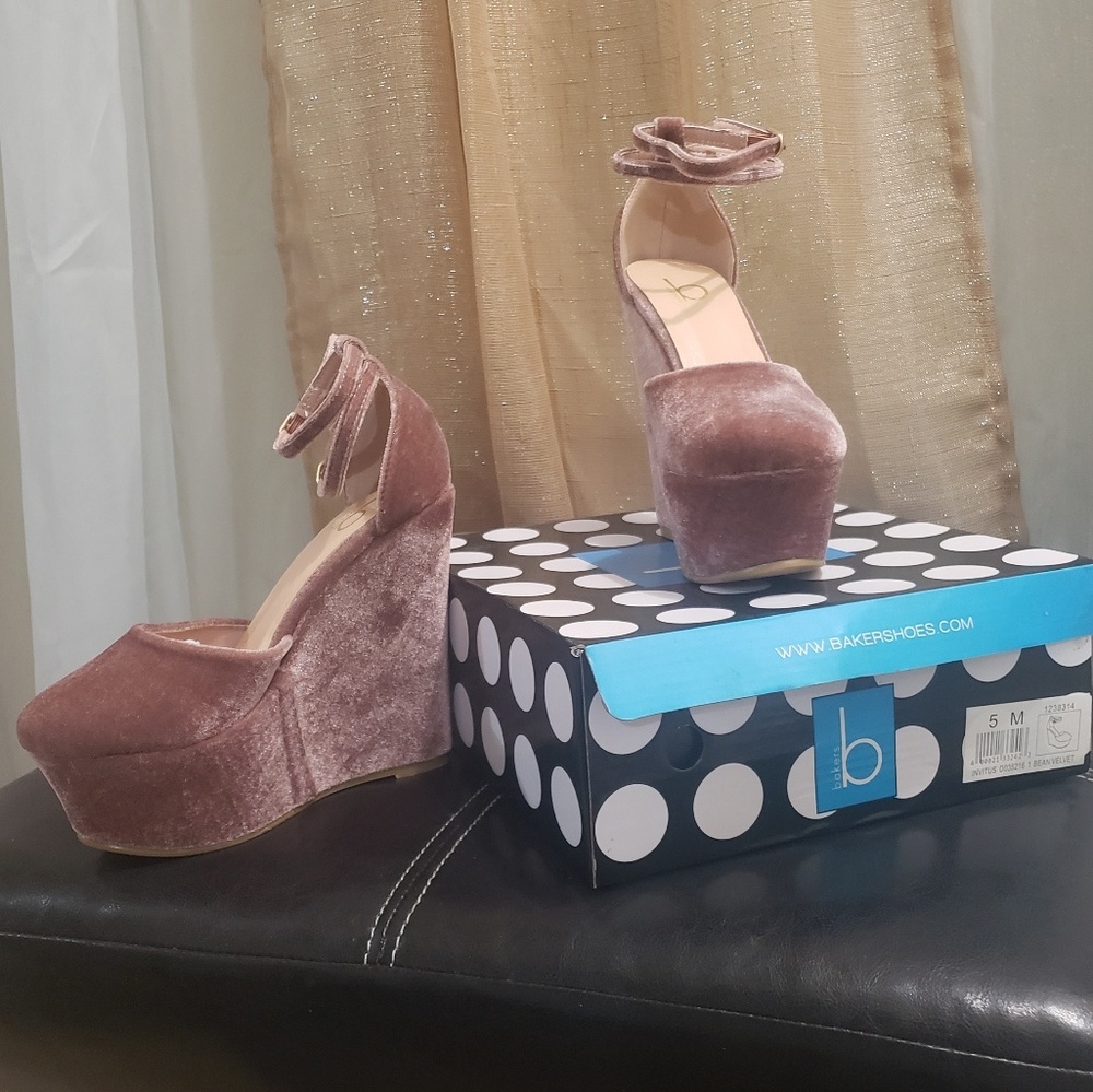 BAKERS PINK VELVET WEDGES HEELS